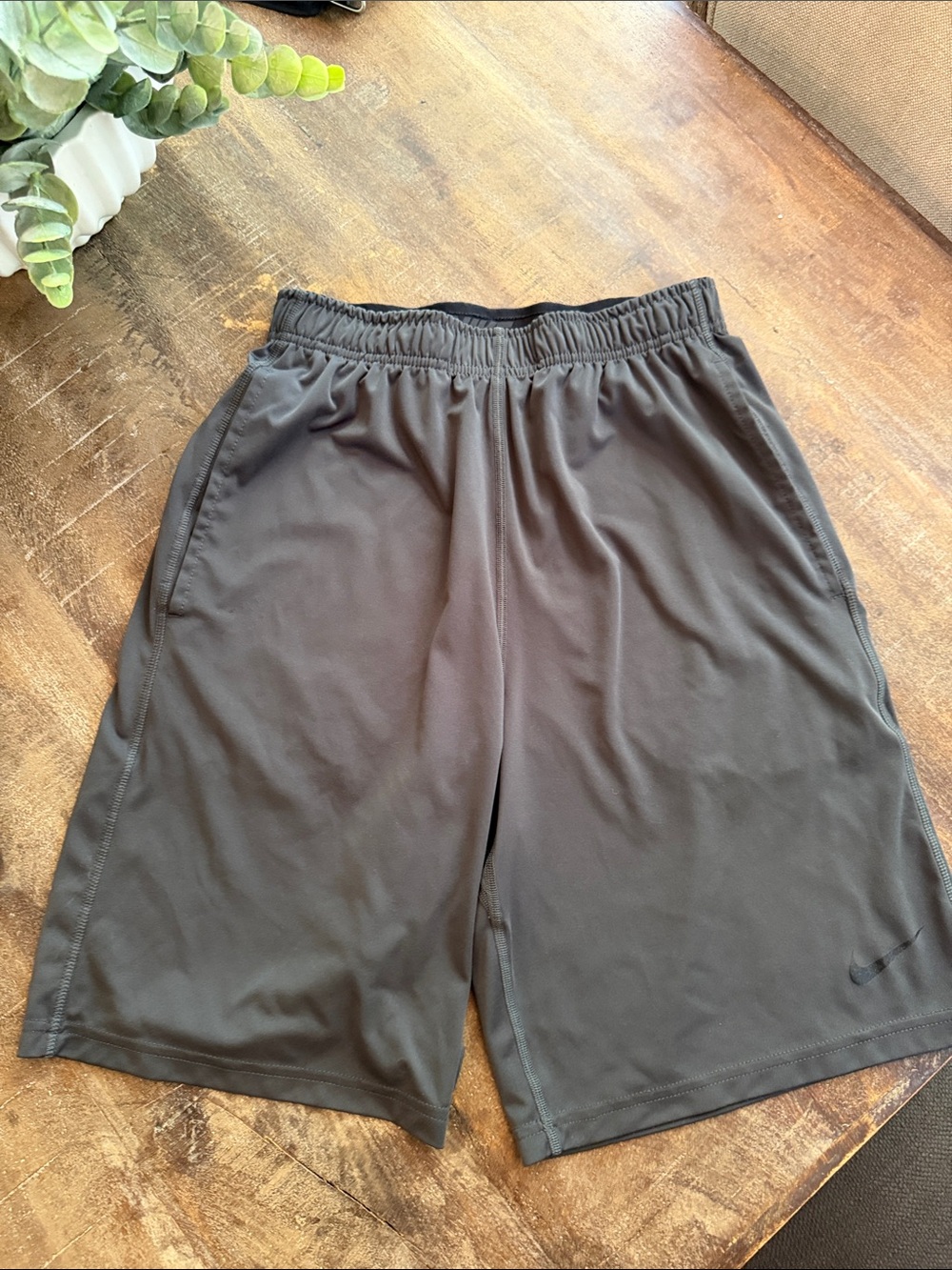 Nike Men’s Charcoal Gray Athletic Shorts small